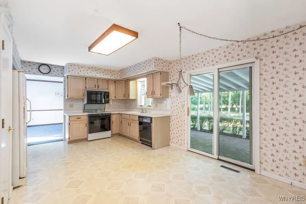 5354 Thompson Road, Clarence, New York 14031, Clarence, New York 14031, 4 Bedrooms Bedrooms, 9 Rooms Rooms,2 BathroomsBathrooms,Residential,Closed,5354 Thompson Road, Clarence, New York 14031,0,B1630150