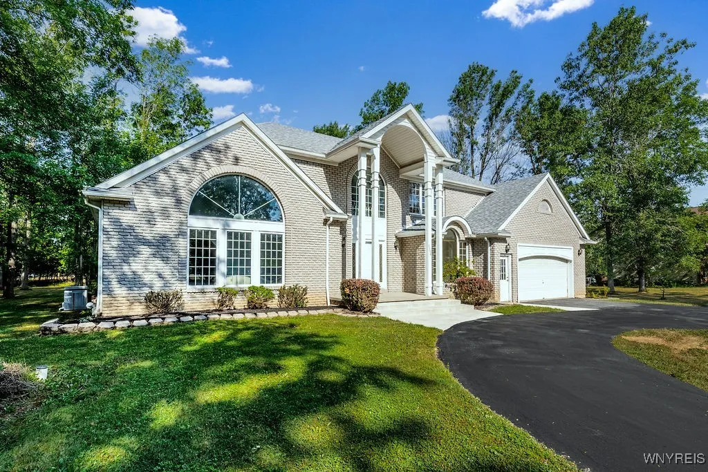 5354 Thompson Road, Clarence, New York 14031, Clarence, New York 14031, 4 Bedrooms Bedrooms, 9 Rooms Rooms,2 BathroomsBathrooms,Residential,Closed,5354 Thompson Road, Clarence, New York 14031,0,B1630150