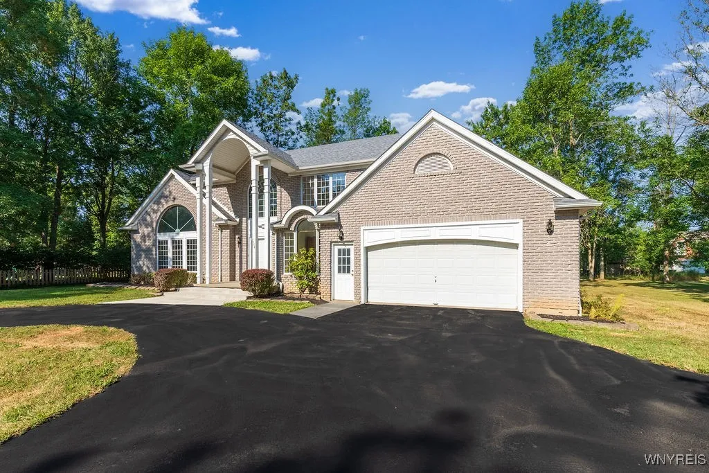 5354 Thompson Road, Clarence, New York 14031, Clarence, New York 14031, 4 Bedrooms Bedrooms, 9 Rooms Rooms,2 BathroomsBathrooms,Residential,Closed,5354 Thompson Road, Clarence, New York 14031,0,B1630150