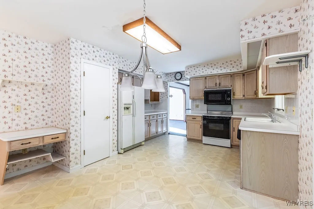 5354 Thompson Road, Clarence, New York 14031, Clarence, New York 14031, 4 Bedrooms Bedrooms, 9 Rooms Rooms,2 BathroomsBathrooms,Residential,Closed,5354 Thompson Road, Clarence, New York 14031,0,B1630150