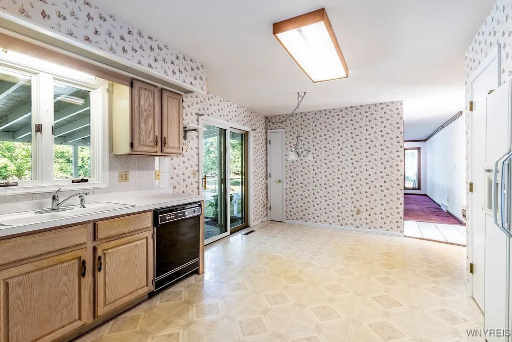 5354 Thompson Road, Clarence, New York 14031, Clarence, New York 14031, 4 Bedrooms Bedrooms, 9 Rooms Rooms,2 BathroomsBathrooms,Residential,Closed,5354 Thompson Road, Clarence, New York 14031,0,B1630150