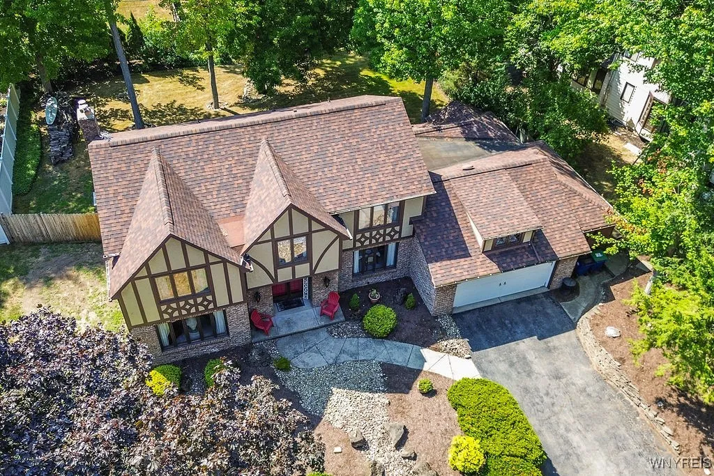 11 Fennec Lane, Amherst, New York 14051, Amherst, New York 14051, 5 Bedrooms Bedrooms, 10 Rooms Rooms,3 BathroomsBathrooms,Residential,Closed,11 Fennec Lane, Amherst, New York 14051,0,B1629944