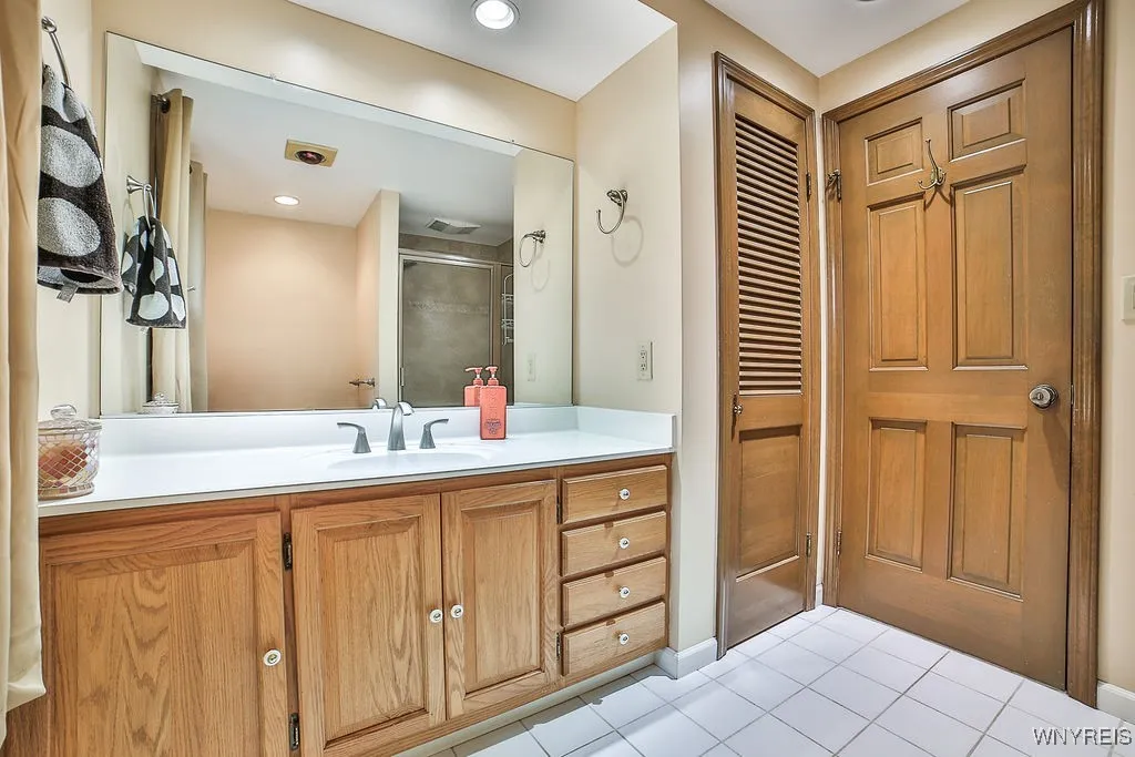 11 Fennec Lane, Amherst, New York 14051, Amherst, New York 14051, 5 Bedrooms Bedrooms, 10 Rooms Rooms,3 BathroomsBathrooms,Residential,Closed,11 Fennec Lane, Amherst, New York 14051,0,B1629944