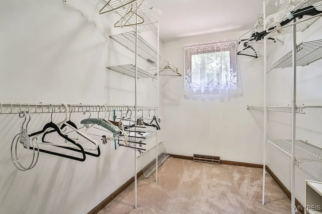 11 Fennec Lane, Amherst, New York 14051, Amherst, New York 14051, 5 Bedrooms Bedrooms, 10 Rooms Rooms,3 BathroomsBathrooms,Residential,Closed,11 Fennec Lane, Amherst, New York 14051,0,B1629944