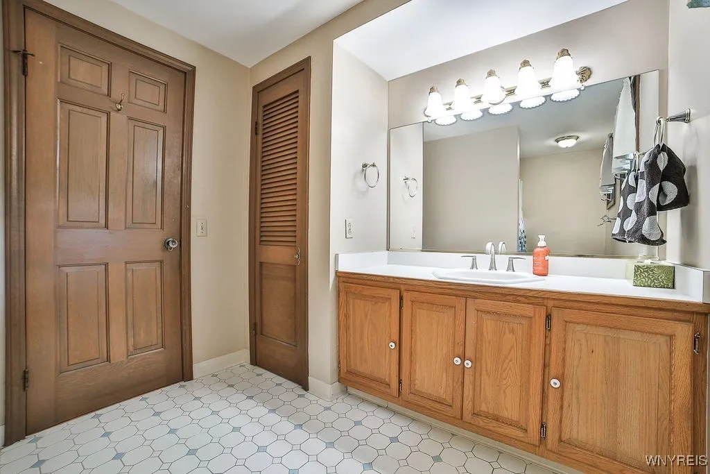 11 Fennec Lane, Amherst, New York 14051, Amherst, New York 14051, 5 Bedrooms Bedrooms, 10 Rooms Rooms,3 BathroomsBathrooms,Residential,Closed,11 Fennec Lane, Amherst, New York 14051,0,B1629944