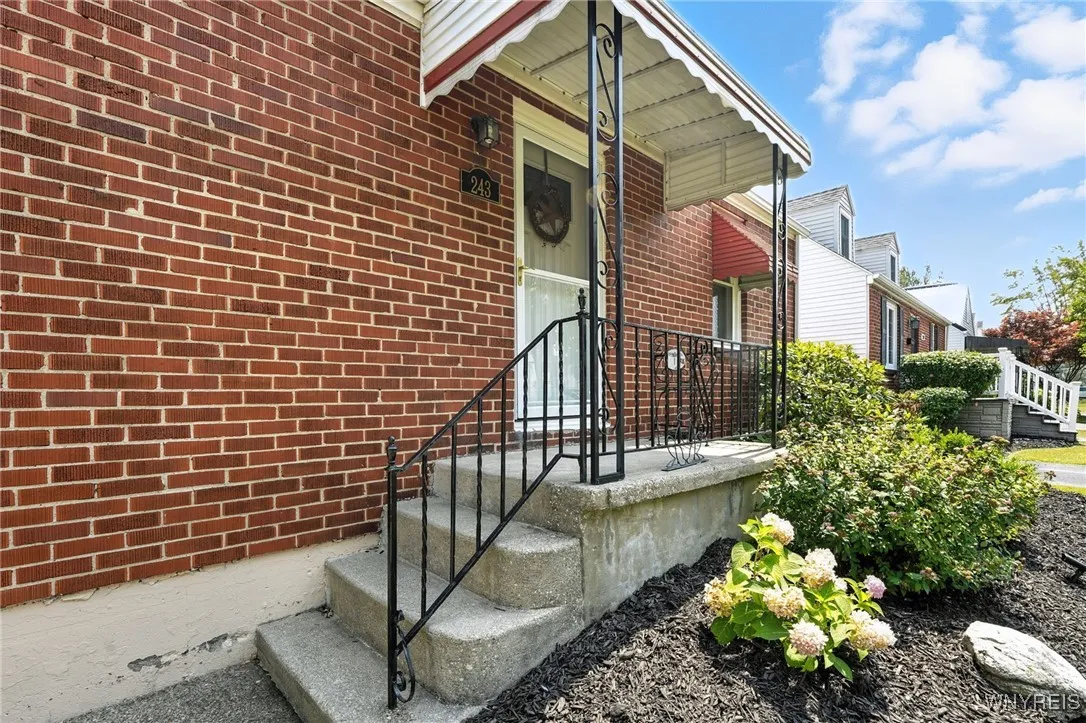 243 Edgewood Avenue, Tonawanda, New York 14223, Tonawanda, New York 14223, 3 Bedrooms Bedrooms, 7 Rooms Rooms,1 BathroomBathrooms,Residential,For Sale,243 Edgewood Avenue, Tonawanda, New York 14223,B1628579