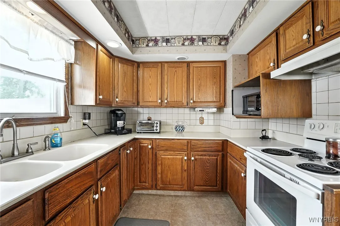243 Edgewood Avenue, Tonawanda, New York 14223, Tonawanda, New York 14223, 3 Bedrooms Bedrooms, 7 Rooms Rooms,1 BathroomBathrooms,Residential,For Sale,243 Edgewood Avenue, Tonawanda, New York 14223,B1628579