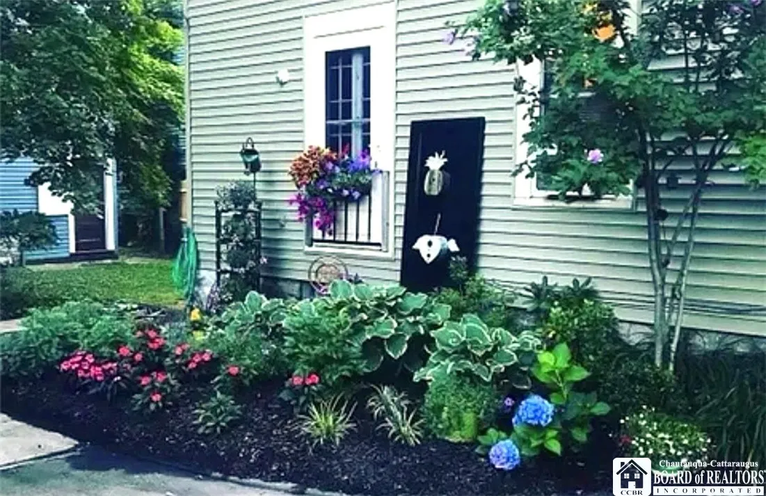 84 Manchester Place, Buffalo, New York 14213, Buffalo, New York 14213, 7 Bedrooms Bedrooms, ,3 BathroomsBathrooms,Residential,For Sale,84 Manchester Place, Buffalo, New York 14213,R1630153