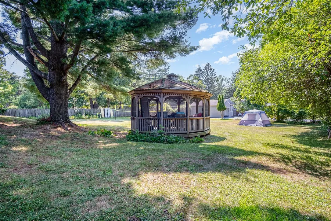 2201 W Henrietta Road, Brighton, New York 14623, Brighton, New York 14623, 3 Bedrooms Bedrooms, 6 Rooms Rooms,1 BathroomBathrooms,Residential,Closed,2201 W Henrietta Road, Brighton, New York 14623,0,R1629689