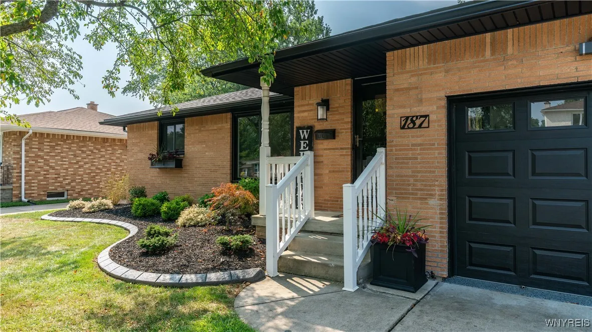 187 Elmsford Drive, West Seneca, New York 14224, West Seneca, New York 14224, 3 Bedrooms Bedrooms, 6 Rooms Rooms,1 BathroomBathrooms,Residential,Closed,187 Elmsford Drive, West Seneca, New York 14224,0,B1629528