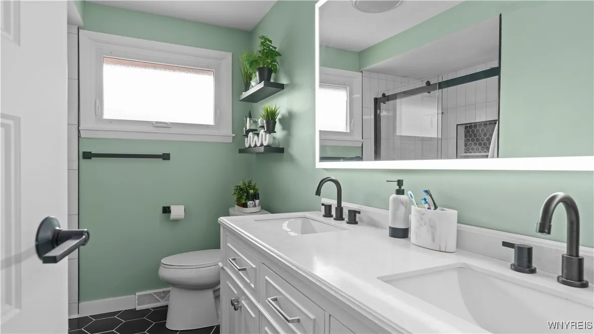 187 Elmsford Drive, West Seneca, New York 14224, West Seneca, New York 14224, 3 Bedrooms Bedrooms, 6 Rooms Rooms,1 BathroomBathrooms,Residential,Closed,187 Elmsford Drive, West Seneca, New York 14224,0,B1629528