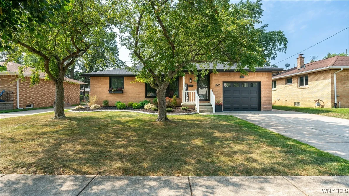 187 Elmsford Drive, West Seneca, New York 14224, West Seneca, New York 14224, 3 Bedrooms Bedrooms, 6 Rooms Rooms,1 BathroomBathrooms,Residential,Closed,187 Elmsford Drive, West Seneca, New York 14224,0,B1629528