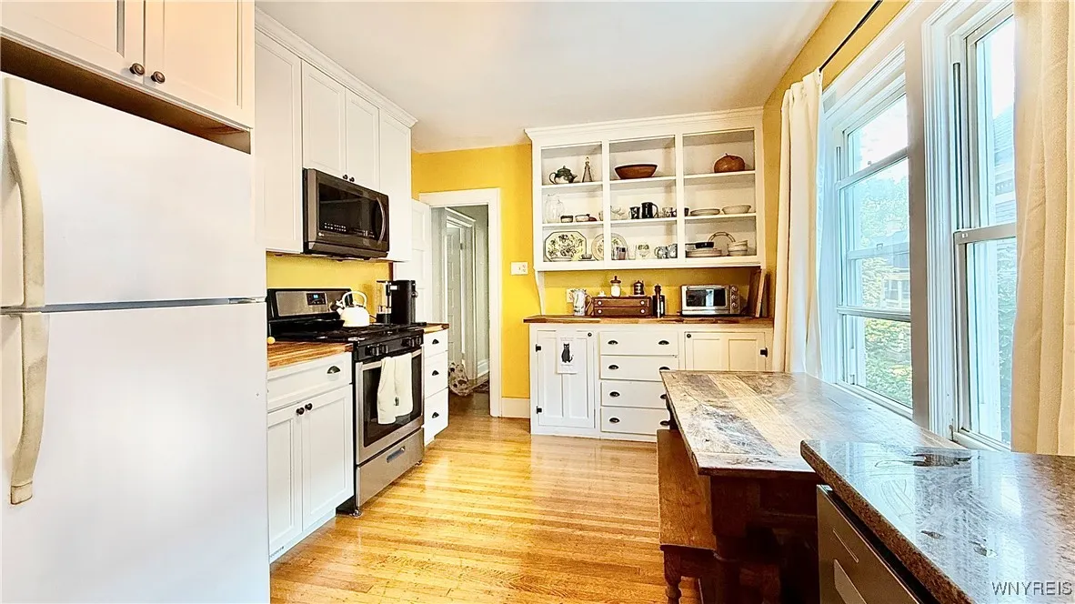 210 Anderson Place, Buffalo, New York 14222, Buffalo, New York 14222, 6 Bedrooms Bedrooms, ,2 BathroomsBathrooms,Residential,Closed,210 Anderson Place, Buffalo, New York 14222,0,B1630211