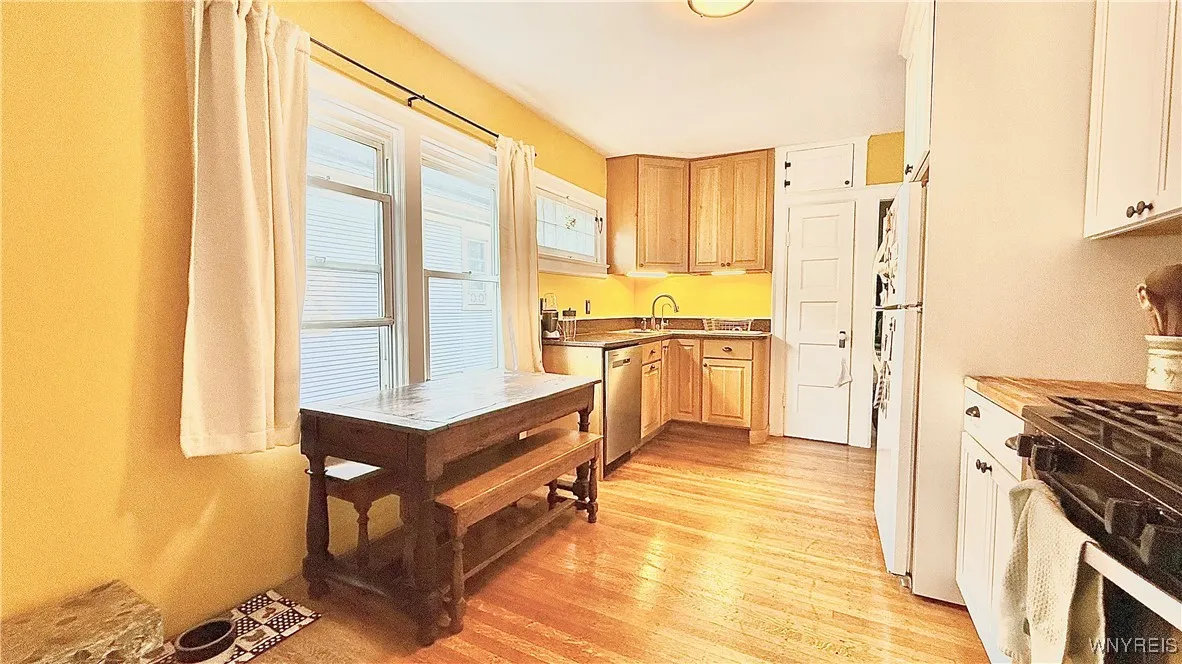 210 Anderson Place, Buffalo, New York 14222, Buffalo, New York 14222, 6 Bedrooms Bedrooms, ,2 BathroomsBathrooms,Residential,Closed,210 Anderson Place, Buffalo, New York 14222,0,B1630211