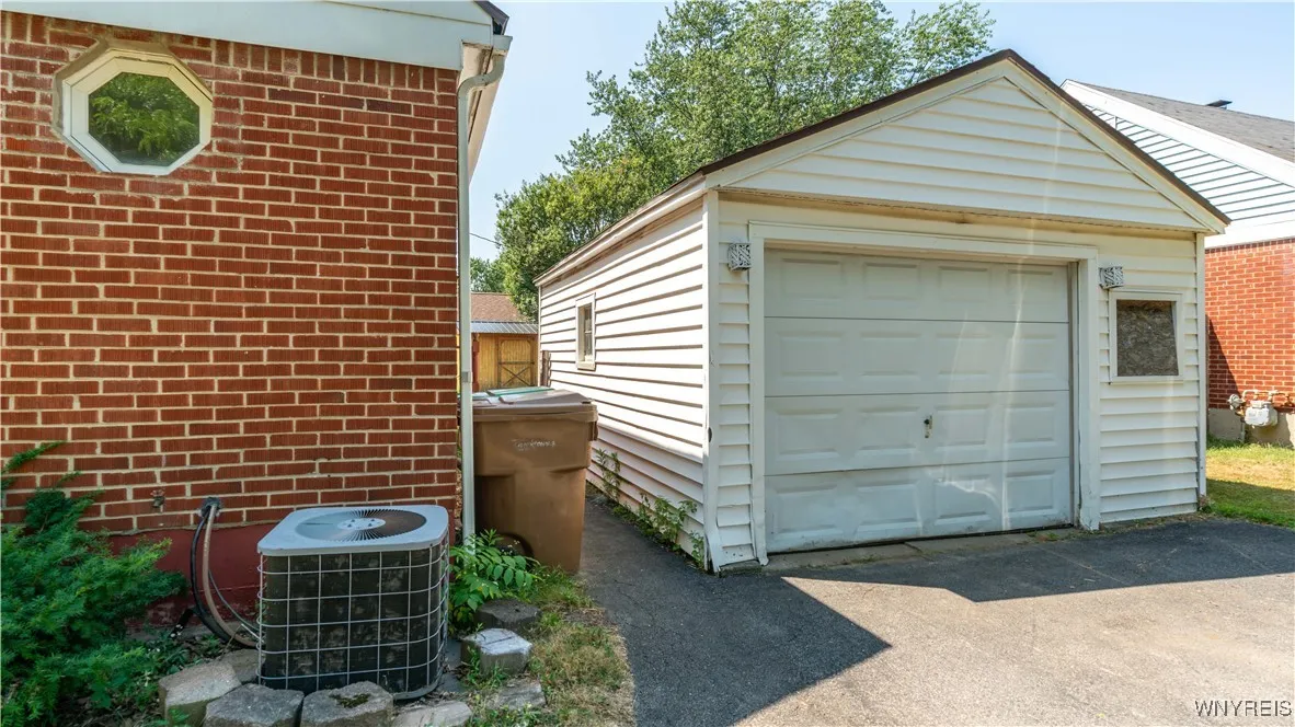 88 Clearvale Drive, Cheektowaga, New York 14225, Cheektowaga, New York 14225, 2 Bedrooms Bedrooms, 6 Rooms Rooms,1 BathroomBathrooms,Residential,Closed,88 Clearvale Drive, Cheektowaga, New York 14225,0,B1629995