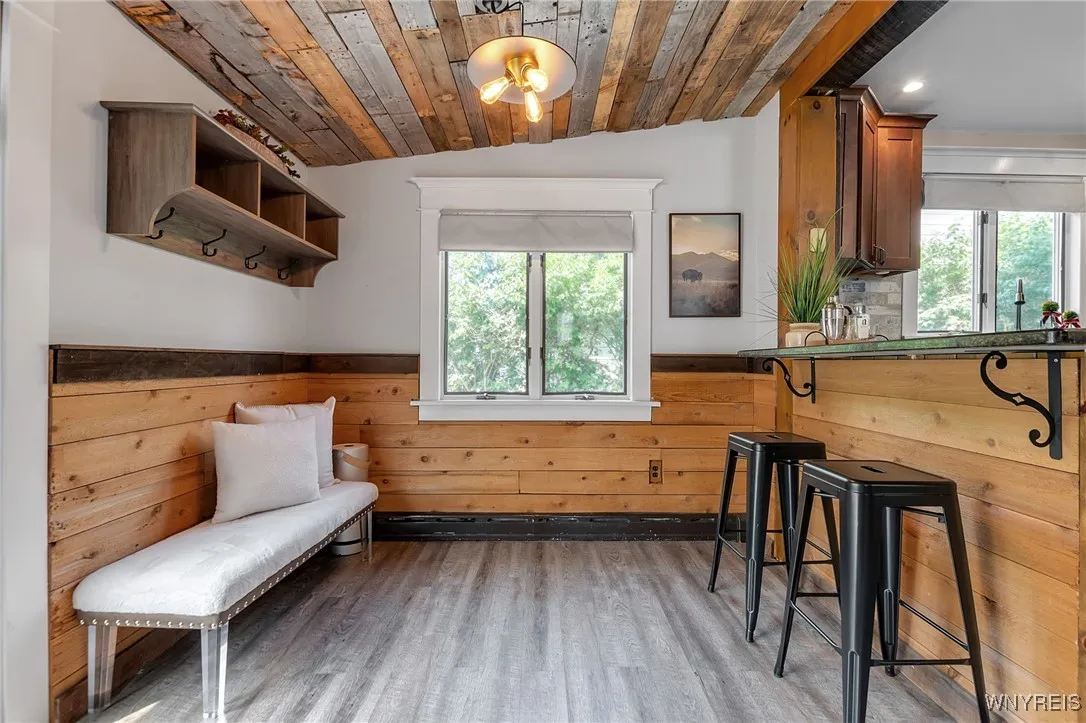 Eating Area/mudroom Eating Area/mudroom