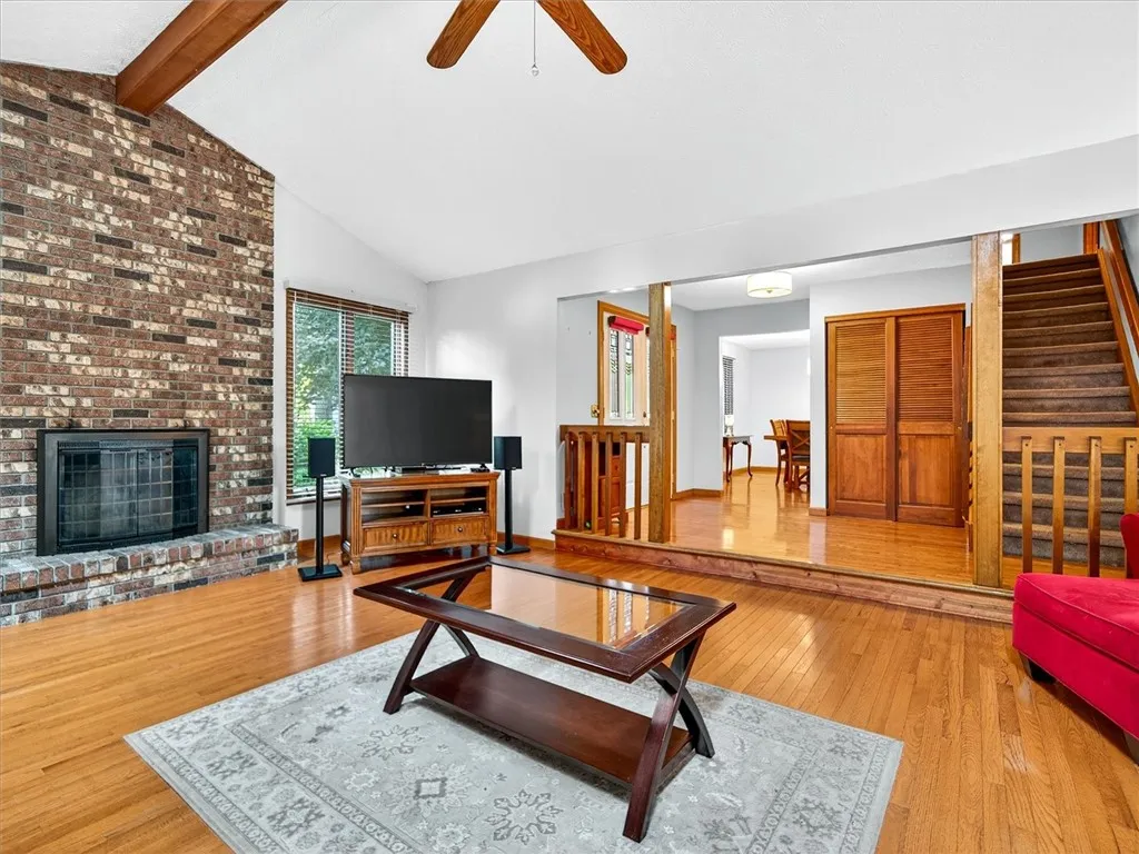 W I D E     O P E N     L A Y O U T