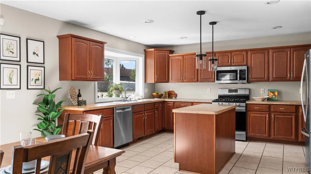 6 Park Meadow Drive, West Seneca, New York 14224, West Seneca, New York 14224, 4 Bedrooms Bedrooms, 7 Rooms Rooms,2 BathroomsBathrooms,Residential,Closed,6 Park Meadow Drive, West Seneca, New York 14224,0,B1629930