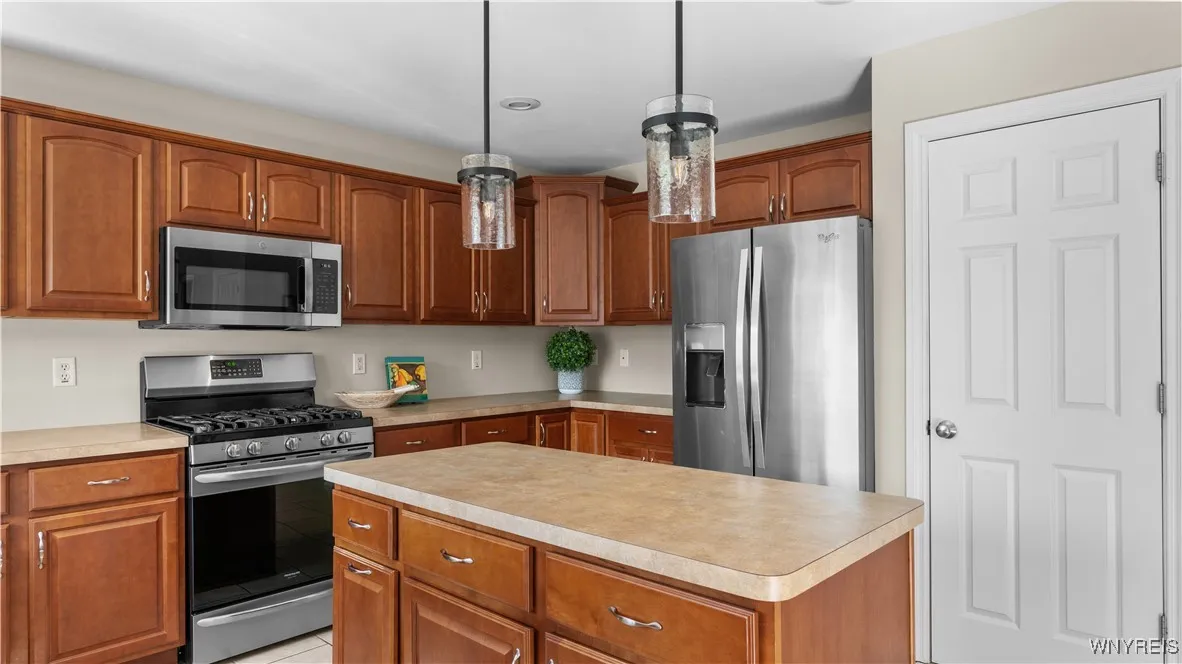 6 Park Meadow Drive, West Seneca, New York 14224, West Seneca, New York 14224, 4 Bedrooms Bedrooms, 7 Rooms Rooms,2 BathroomsBathrooms,Residential,Closed,6 Park Meadow Drive, West Seneca, New York 14224,0,B1629930