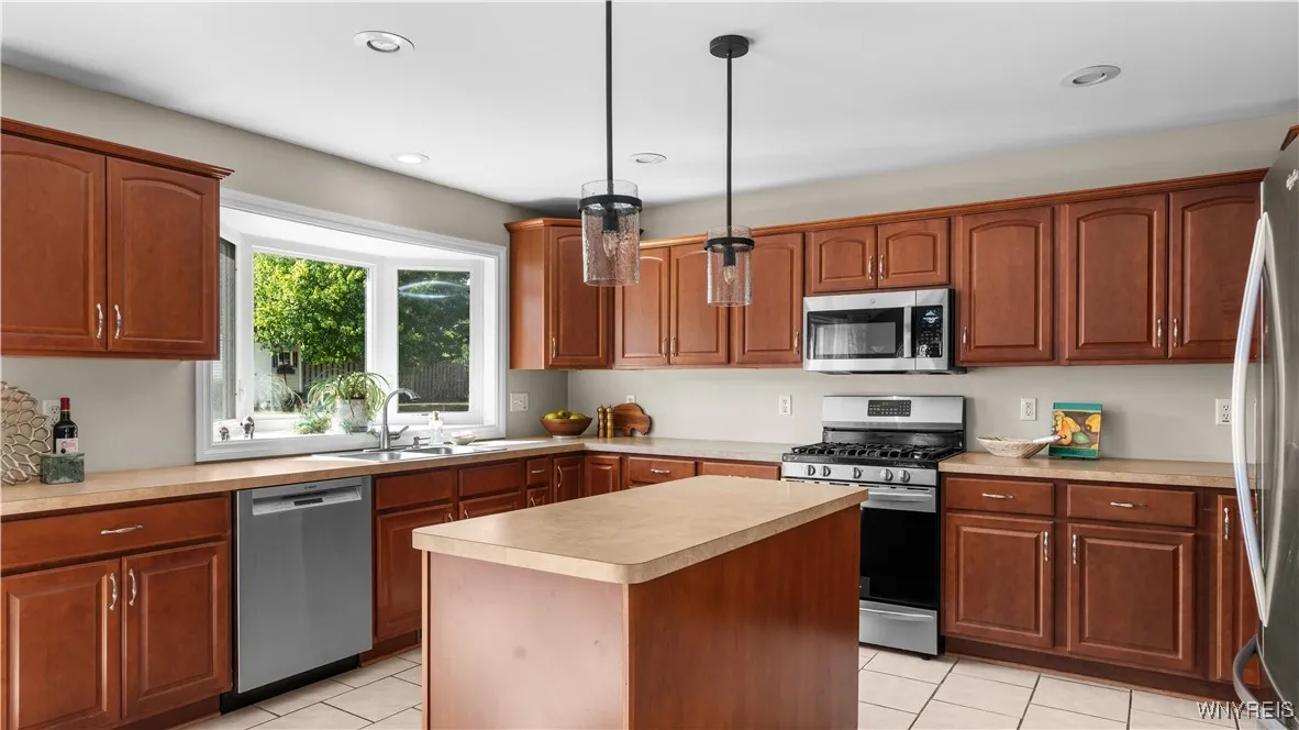 6 Park Meadow Drive, West Seneca, New York 14224, West Seneca, New York 14224, 4 Bedrooms Bedrooms, 7 Rooms Rooms,2 BathroomsBathrooms,Residential,Closed,6 Park Meadow Drive, West Seneca, New York 14224,0,B1629930