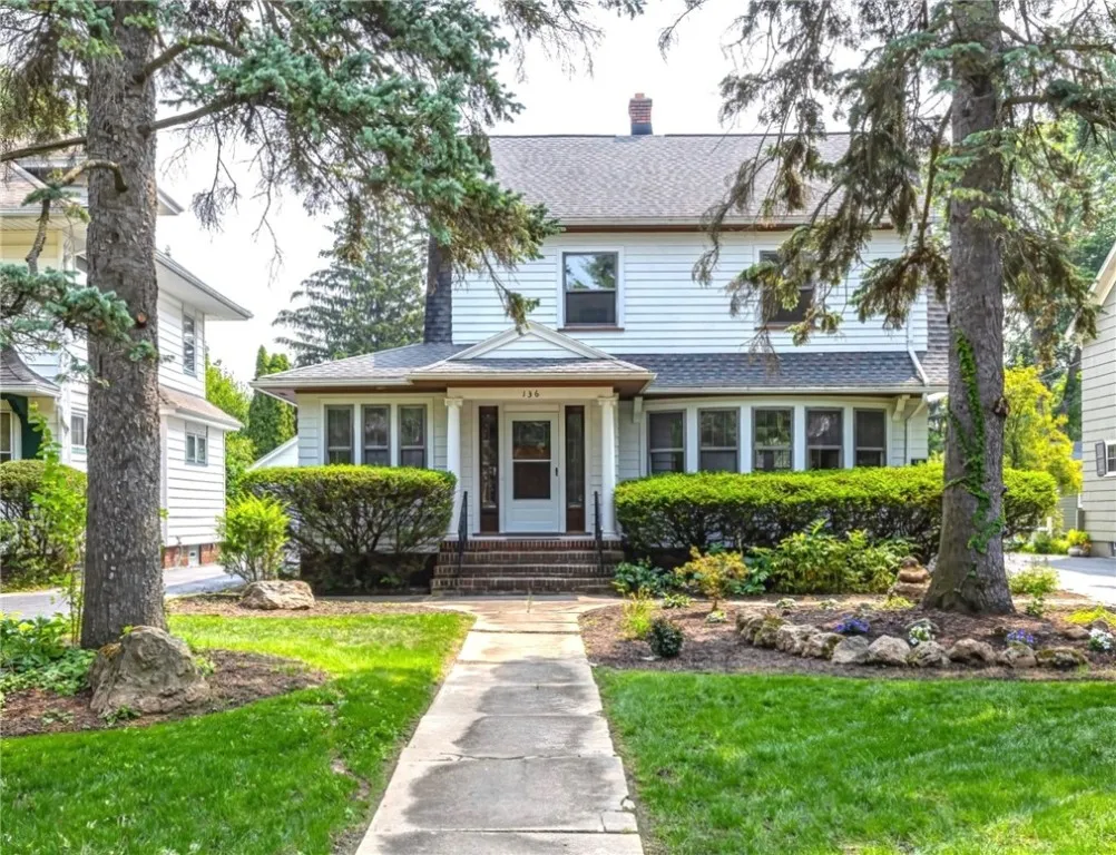 136 Eastland Avenue, Brighton, New York 14618, Brighton, New York 14618, 4 Bedrooms Bedrooms, 8 Rooms Rooms,2 BathroomsBathrooms,Residential,Closed,136 Eastland Avenue, Brighton, New York 14618,0,R1629434