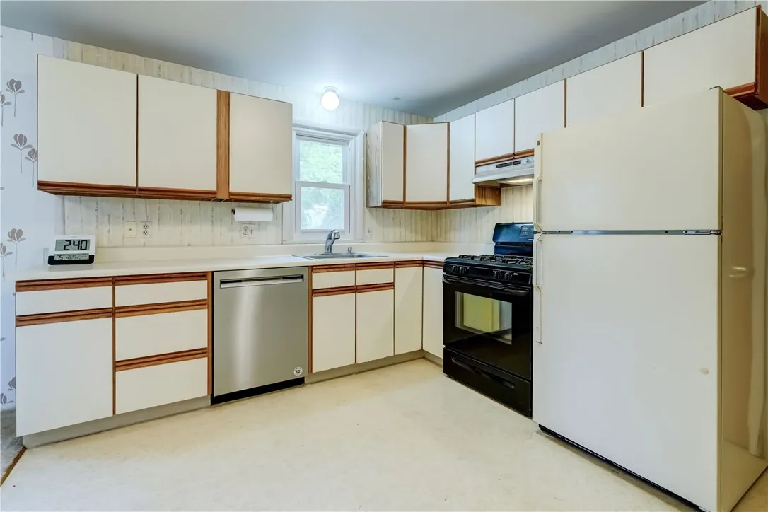 24 Sandstone Drive, Greece, New York 14616, Greece, New York 14616, 3 Bedrooms Bedrooms, 7 Rooms Rooms,1 BathroomBathrooms,Residential,Closed,24 Sandstone Drive, Greece, New York 14616,0,R1630239