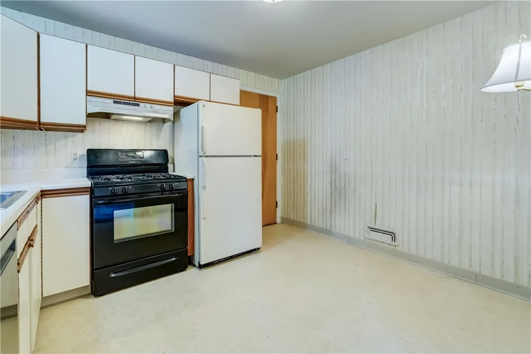 24 Sandstone Drive, Greece, New York 14616, Greece, New York 14616, 3 Bedrooms Bedrooms, 7 Rooms Rooms,1 BathroomBathrooms,Residential,Closed,24 Sandstone Drive, Greece, New York 14616,0,R1630239