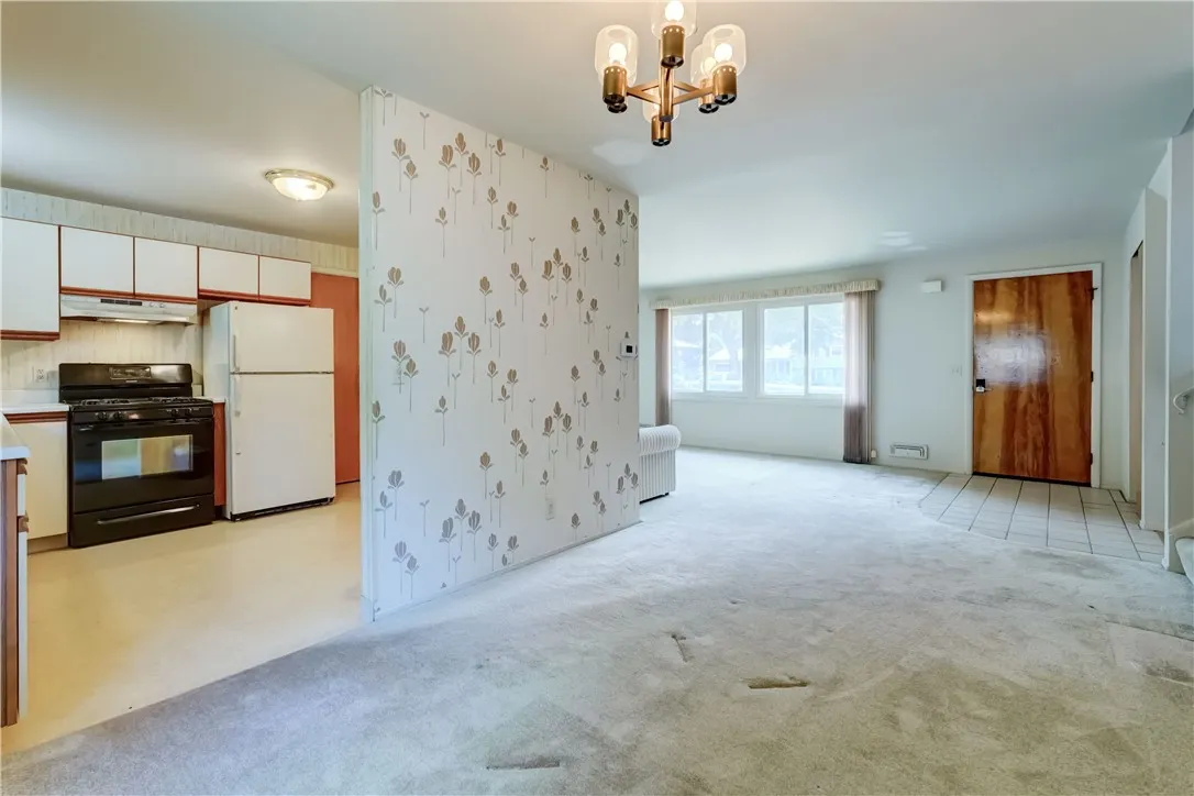 24 Sandstone Drive, Greece, New York 14616, Greece, New York 14616, 3 Bedrooms Bedrooms, 7 Rooms Rooms,1 BathroomBathrooms,Residential,Closed,24 Sandstone Drive, Greece, New York 14616,0,R1630239