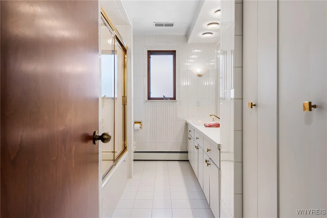 624 Woodland Drive, Tonawanda, New York 14223, Tonawanda, New York 14223, 3 Bedrooms Bedrooms, 11 Rooms Rooms,3 BathroomsBathrooms,Residential,For Sale,624 Woodland Drive, Tonawanda, New York 14223,B1630175