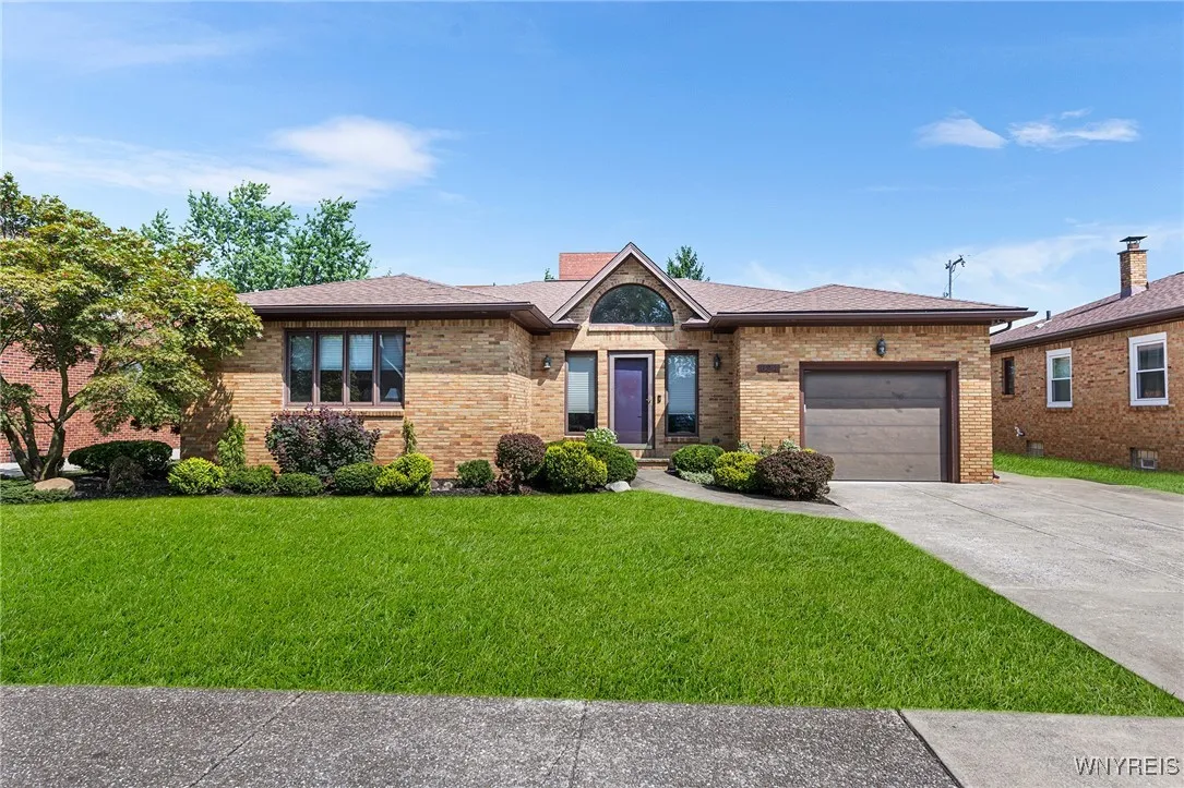 624 Woodland Drive, Tonawanda, New York 14223, Tonawanda, New York 14223, 3 Bedrooms Bedrooms, 11 Rooms Rooms,3 BathroomsBathrooms,Residential,For Sale,624 Woodland Drive, Tonawanda, New York 14223,B1630175