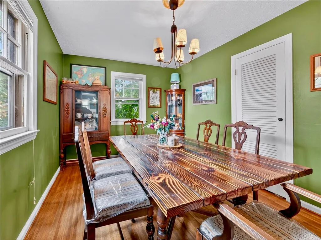 Dining room or 4th bedroom (has a closet)