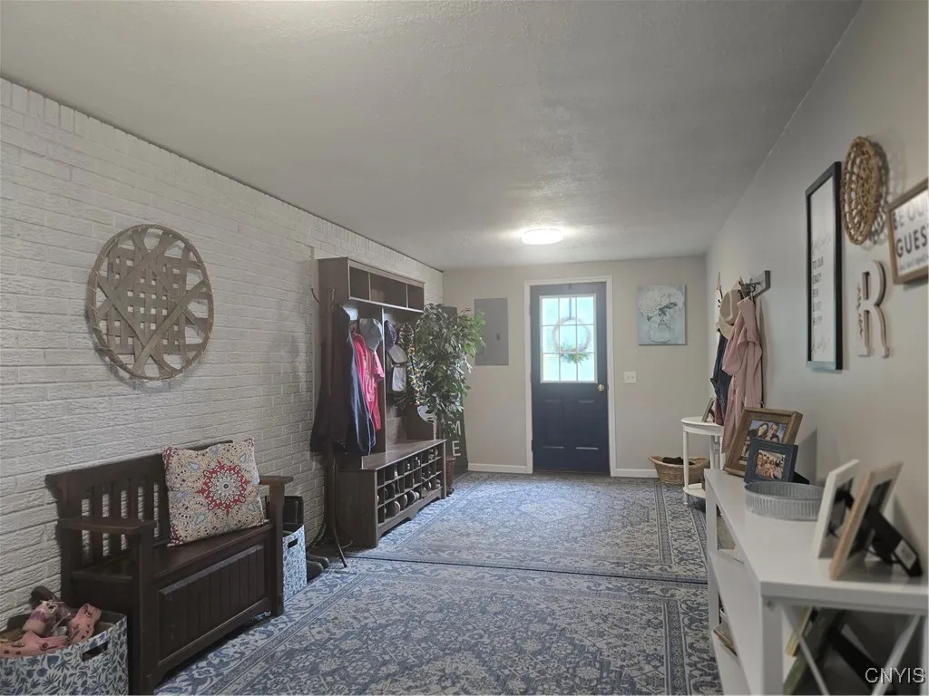 Tastefully decorated, very efficient and inviting..this is a DREAM "WELCOME CENTER".