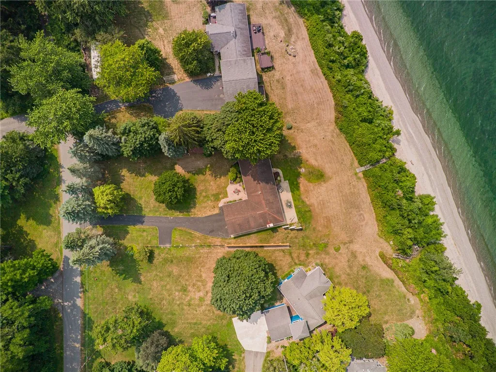 Lake breezes, incredibly soul- soothing sunsets, this can ALL BE YOURS!