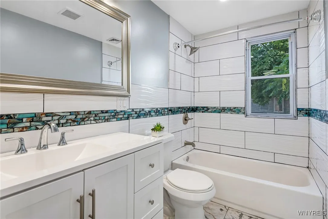 1602 Jefferson Avenue, Buffalo, New York 14208, Buffalo, New York 14208, 5 Bedrooms Bedrooms, ,2 BathroomsBathrooms,Residential,Closed,1602 Jefferson Avenue, Buffalo, New York 14208,0,B1630287