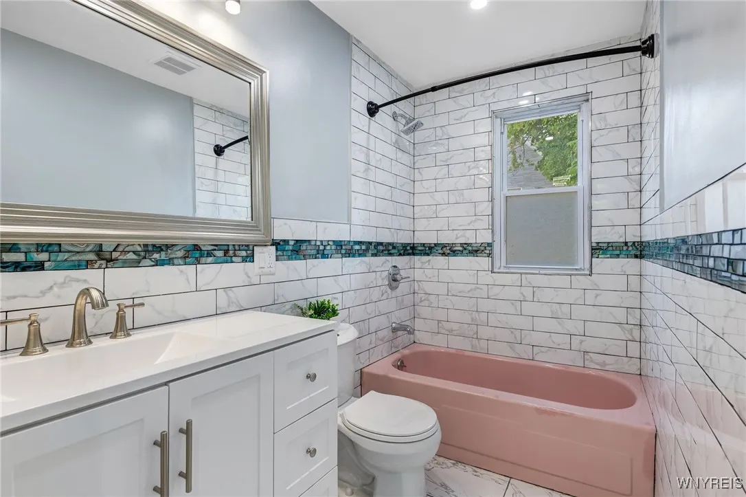 1602 Jefferson Avenue, Buffalo, New York 14208, Buffalo, New York 14208, 5 Bedrooms Bedrooms, ,2 BathroomsBathrooms,Residential,Closed,1602 Jefferson Avenue, Buffalo, New York 14208,0,B1630287