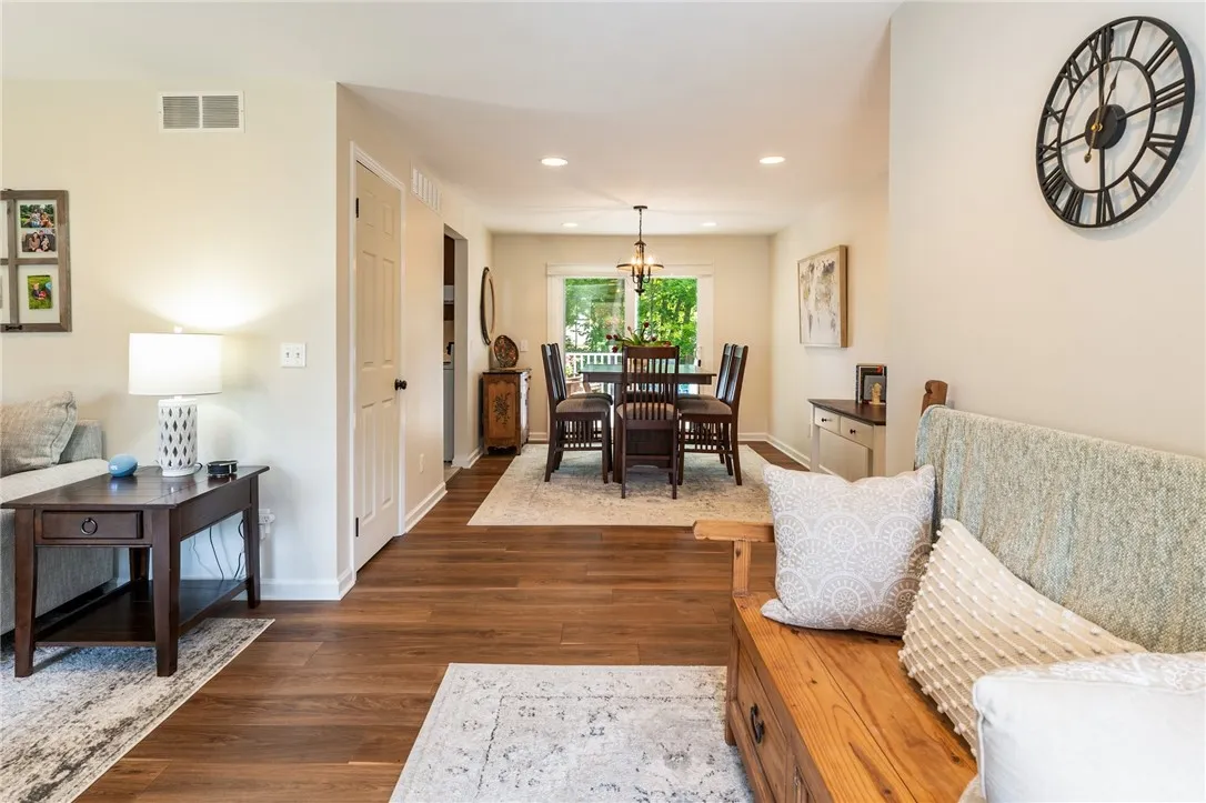 706 Close Circle, Webster, New York 14580, Webster, New York 14580, 2 Bedrooms Bedrooms, 6 Rooms Rooms,1 BathroomBathrooms,Residential,Closed,706 Close Circle, Webster, New York 14580,0,R1629361