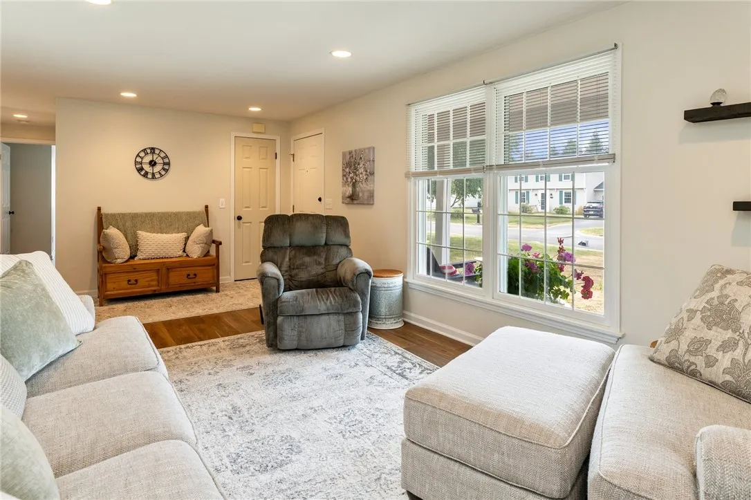 706 Close Circle, Webster, New York 14580, Webster, New York 14580, 2 Bedrooms Bedrooms, 6 Rooms Rooms,1 BathroomBathrooms,Residential,Closed,706 Close Circle, Webster, New York 14580,0,R1629361