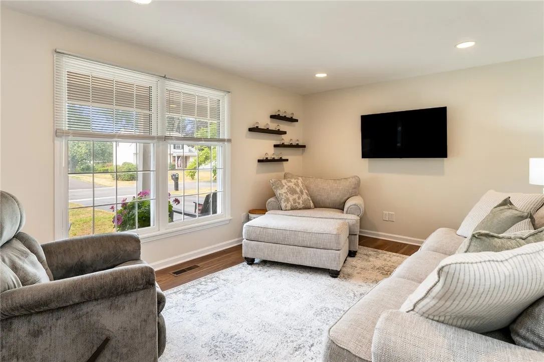 706 Close Circle, Webster, New York 14580, Webster, New York 14580, 2 Bedrooms Bedrooms, 6 Rooms Rooms,1 BathroomBathrooms,Residential,Closed,706 Close Circle, Webster, New York 14580,0,R1629361