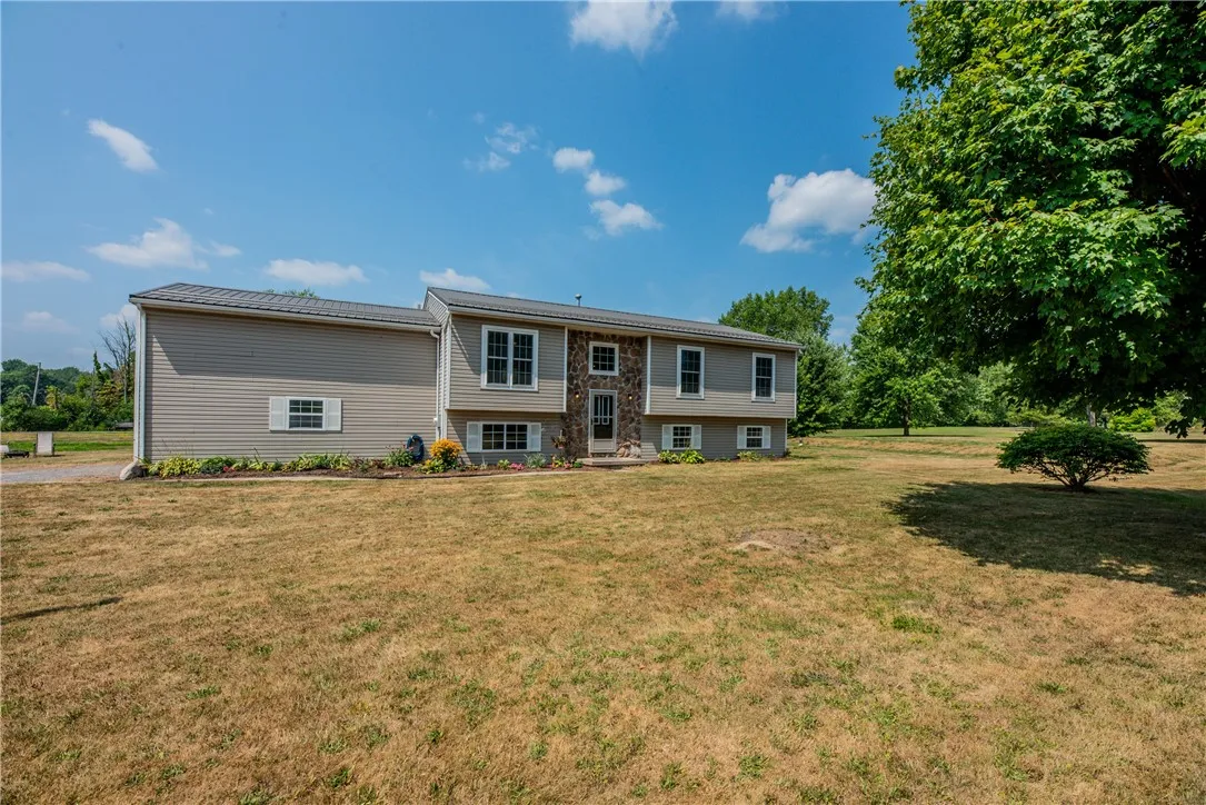 2097 Leno Road, Palmyra, New York 14522, Palmyra, New York 14522, 3 Bedrooms Bedrooms, 7 Rooms Rooms,2 BathroomsBathrooms,Residential,Closed,2097 Leno Road, Palmyra, New York 14522,0,R1628925