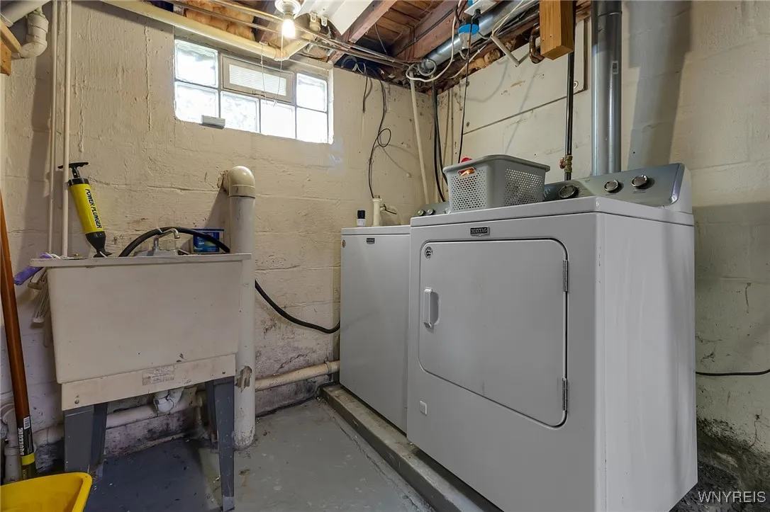 47 Huth Road, Cheektowaga, New York 14225, Cheektowaga, New York 14225, 3 Bedrooms Bedrooms, 7 Rooms Rooms,1 BathroomBathrooms,Residential,Closed,47 Huth Road, Cheektowaga, New York 14225,0,B1629129