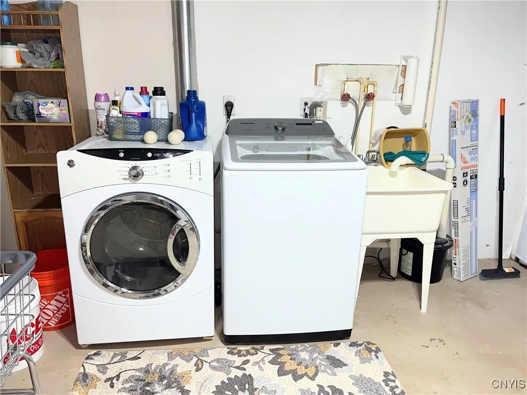 5547 Rockhampton, Clay, New York 13041, Clay, New York 13041, 3 Bedrooms Bedrooms, 11 Rooms Rooms,2 BathroomsBathrooms,Residential,Closed,5547 Rockhampton, Clay, New York 13041,0,S1630303