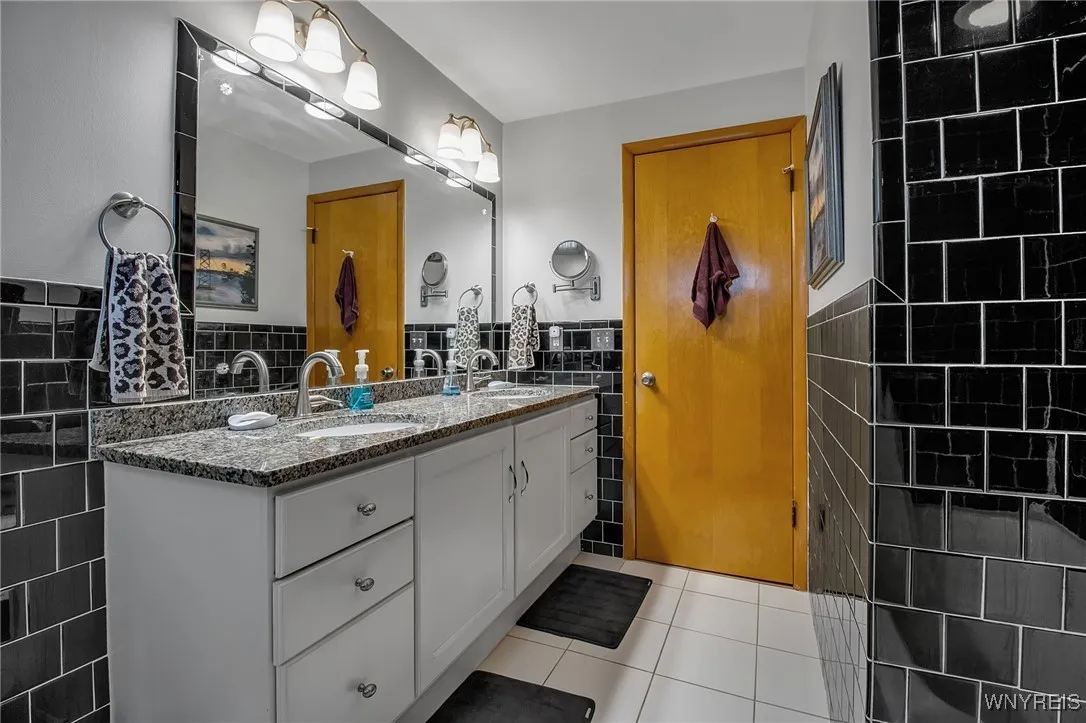 230 Fairways Boulevard, Amherst, New York 14221, Amherst, New York 14221, 3 Bedrooms Bedrooms, 7 Rooms Rooms,2 BathroomsBathrooms,Residential,For Sale,230 Fairways Boulevard, Amherst, New York 14221,0,B1629983