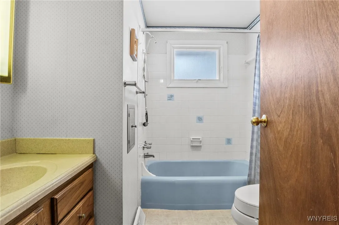 9 Bay Lane, Cheektowaga, New York 14225, Cheektowaga, New York 14225, 4 Bedrooms Bedrooms, 6 Rooms Rooms,1 BathroomBathrooms,Residential,For Sale,9 Bay Lane, Cheektowaga, New York 14225,B1629621