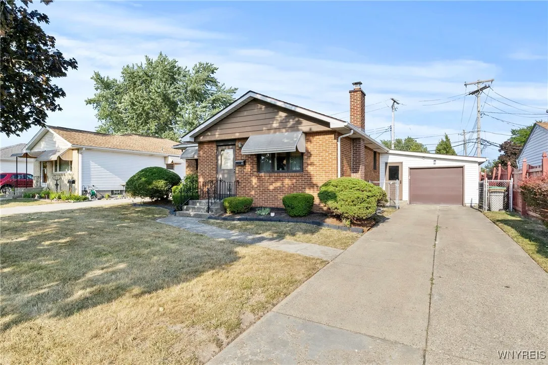 9 Bay Lane, Cheektowaga, New York 14225, Cheektowaga, New York 14225, 4 Bedrooms Bedrooms, 6 Rooms Rooms,1 BathroomBathrooms,Residential,For Sale,9 Bay Lane, Cheektowaga, New York 14225,B1629621