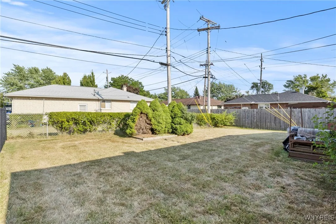 9 Bay Lane, Cheektowaga, New York 14225, Cheektowaga, New York 14225, 4 Bedrooms Bedrooms, 6 Rooms Rooms,1 BathroomBathrooms,Residential,For Sale,9 Bay Lane, Cheektowaga, New York 14225,B1629621