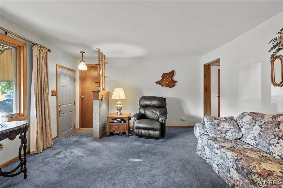 9 Bay Lane, Cheektowaga, New York 14225, Cheektowaga, New York 14225, 4 Bedrooms Bedrooms, 6 Rooms Rooms,1 BathroomBathrooms,Residential,For Sale,9 Bay Lane, Cheektowaga, New York 14225,B1629621