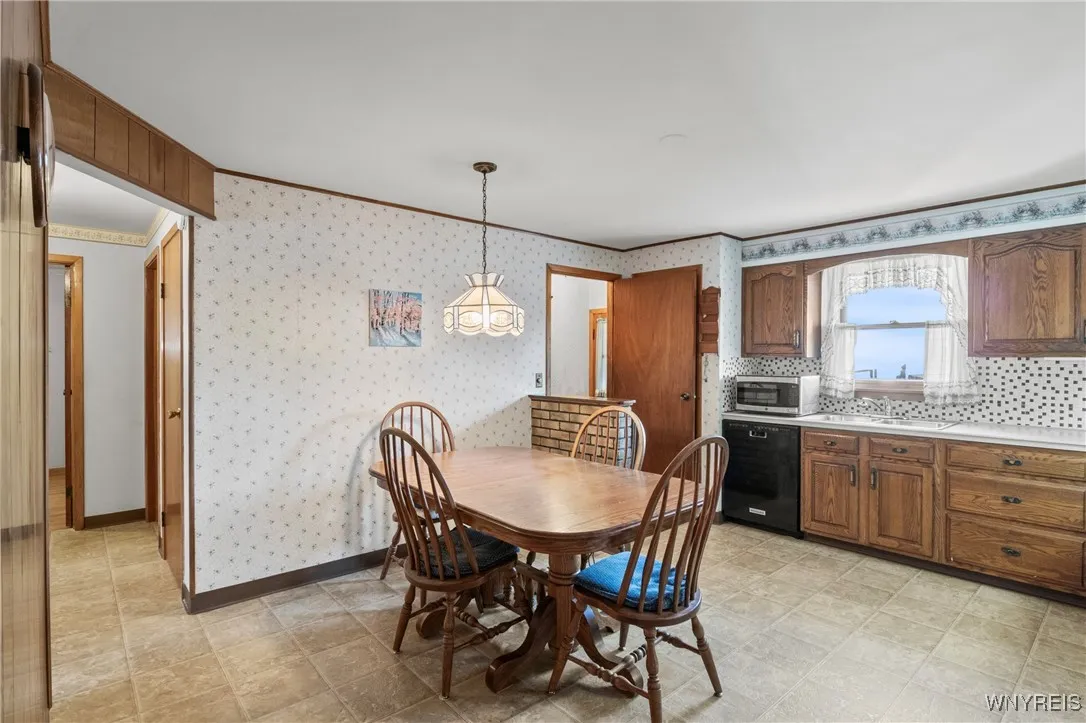 9 Bay Lane, Cheektowaga, New York 14225, Cheektowaga, New York 14225, 4 Bedrooms Bedrooms, 6 Rooms Rooms,1 BathroomBathrooms,Residential,For Sale,9 Bay Lane, Cheektowaga, New York 14225,B1629621