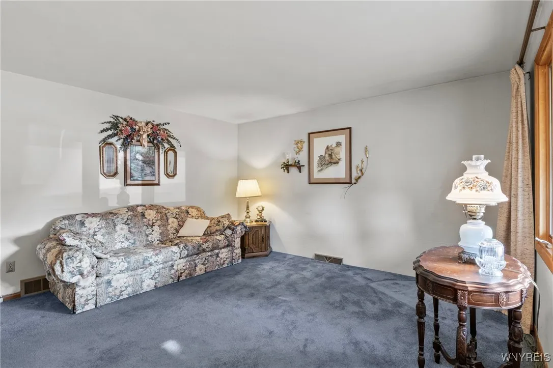9 Bay Lane, Cheektowaga, New York 14225, Cheektowaga, New York 14225, 4 Bedrooms Bedrooms, 6 Rooms Rooms,1 BathroomBathrooms,Residential,For Sale,9 Bay Lane, Cheektowaga, New York 14225,B1629621