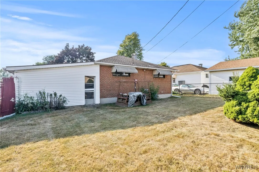 9 Bay Lane, Cheektowaga, New York 14225, Cheektowaga, New York 14225, 4 Bedrooms Bedrooms, 6 Rooms Rooms,1 BathroomBathrooms,Residential,For Sale,9 Bay Lane, Cheektowaga, New York 14225,B1629621