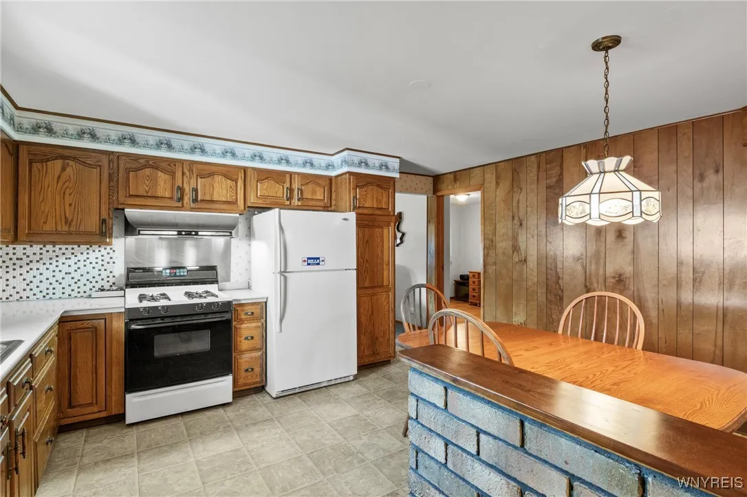 9 Bay Lane, Cheektowaga, New York 14225, Cheektowaga, New York 14225, 4 Bedrooms Bedrooms, 6 Rooms Rooms,1 BathroomBathrooms,Residential,For Sale,9 Bay Lane, Cheektowaga, New York 14225,B1629621